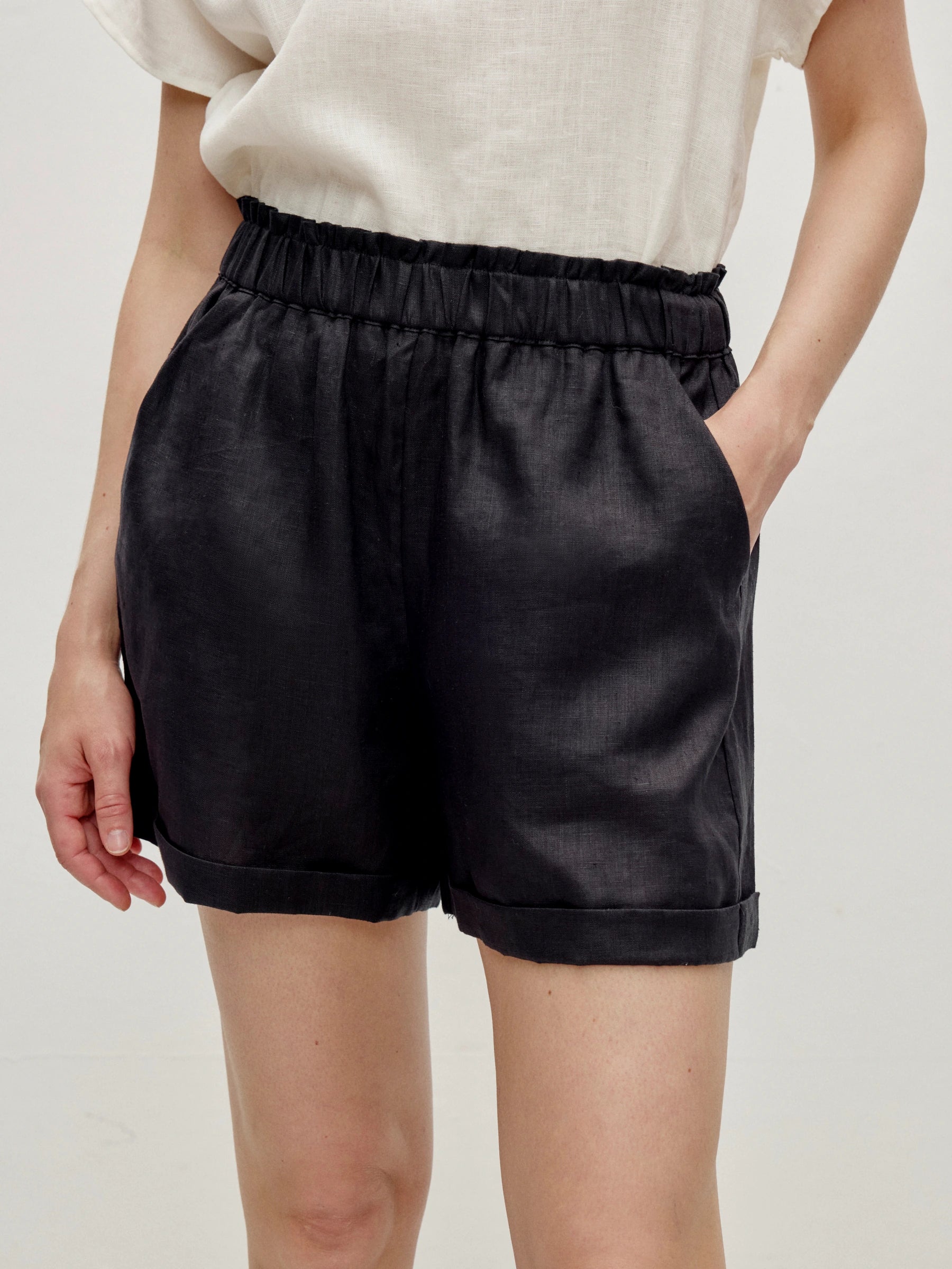 100% Linen Elastic Waist Rolled Hem Shorts