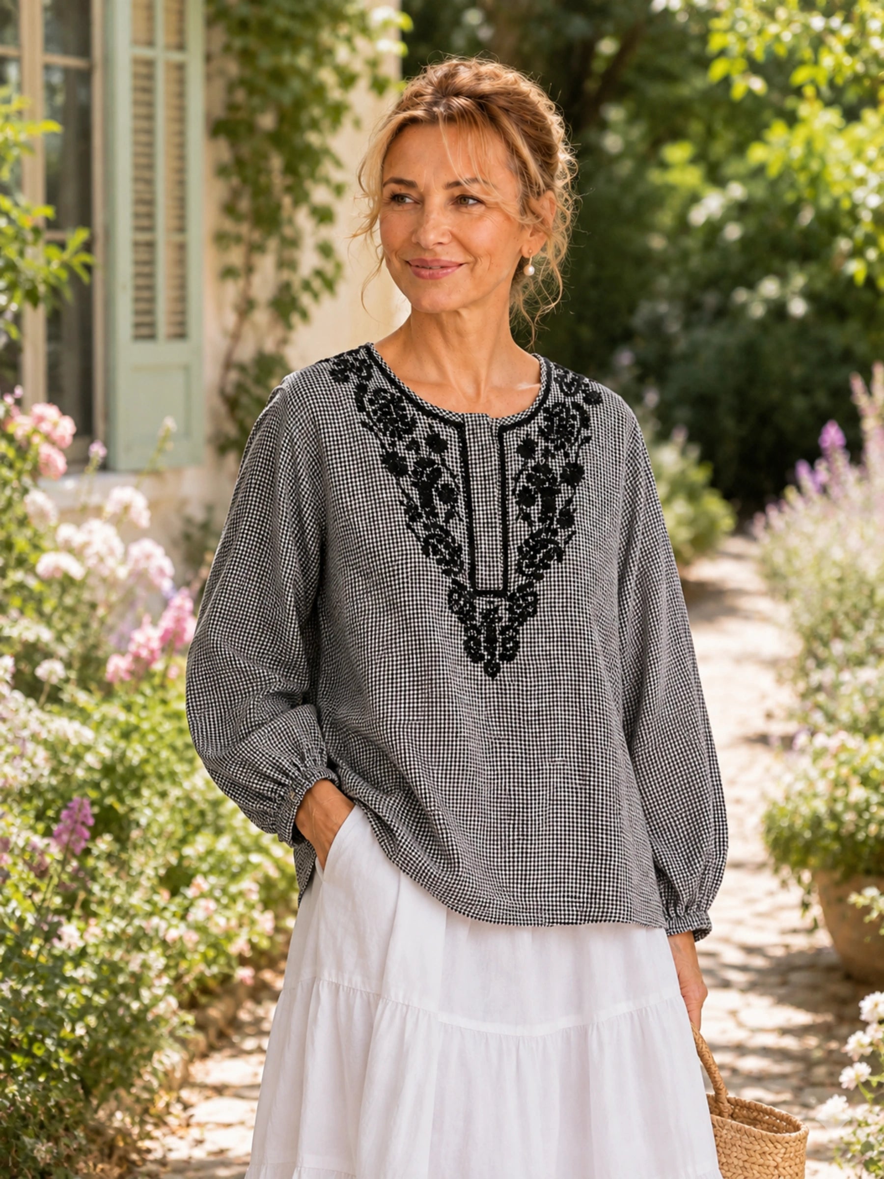 100% Linen Round-Neck Embroidered Relaxed Top