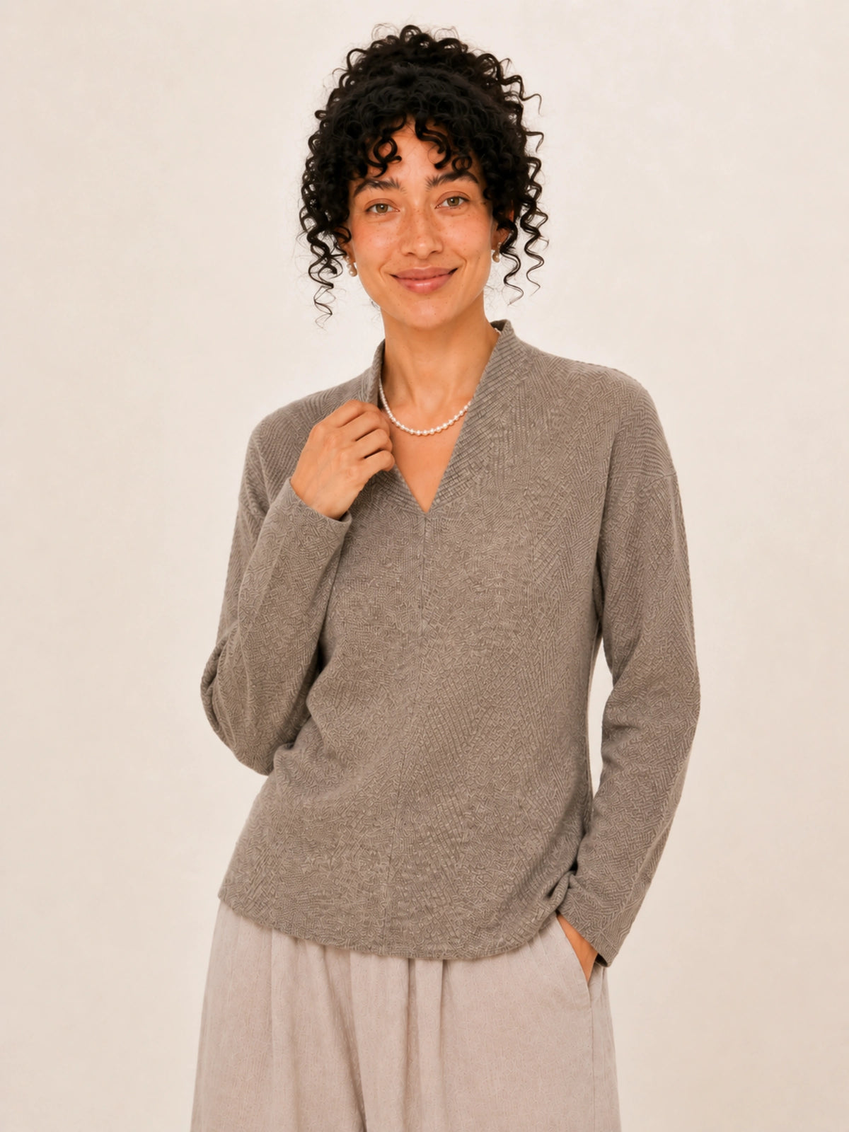 100% Superfine Merino Wool V-Neck Ribbed Knit Sweater
