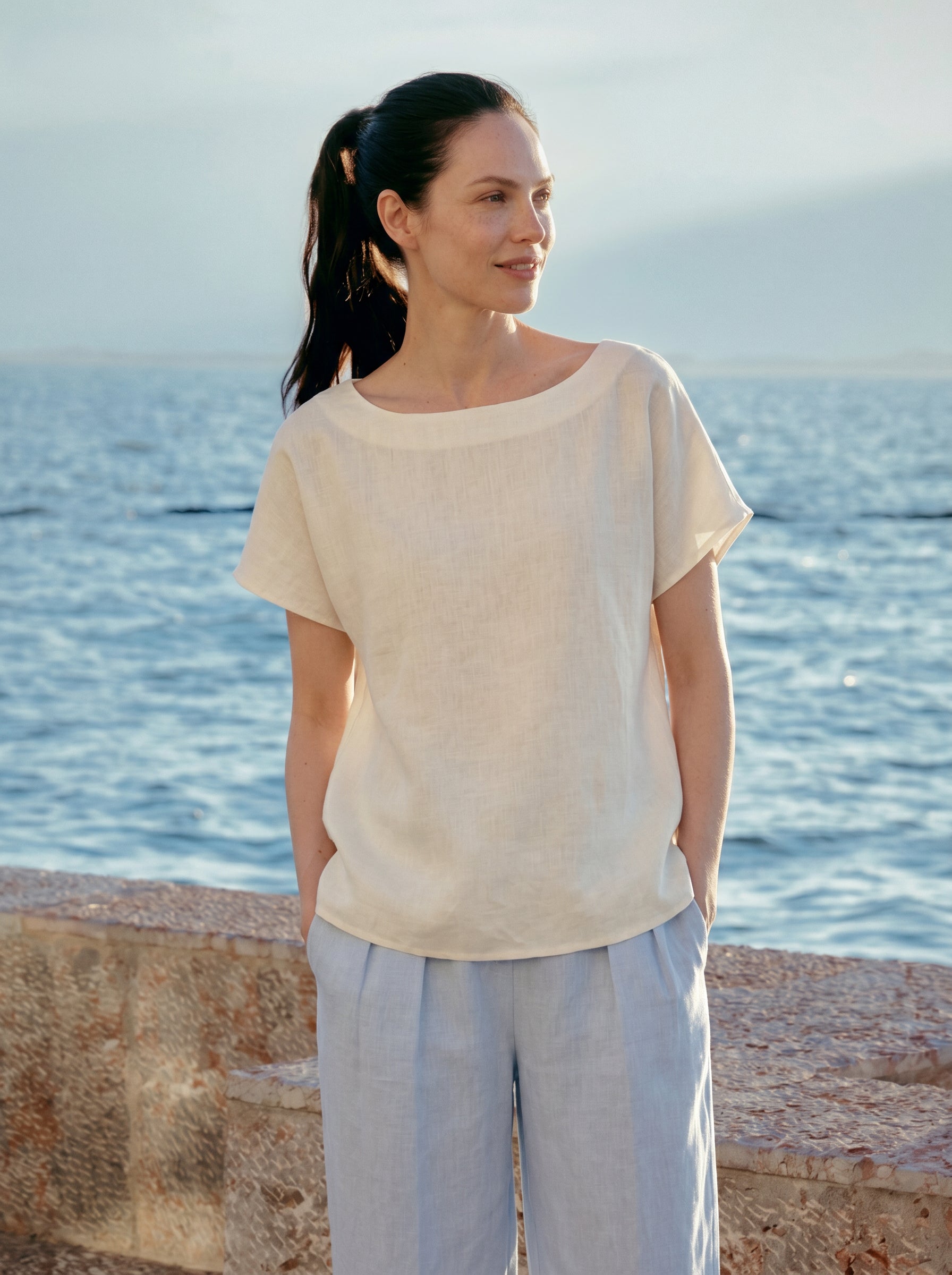 100% Linen Boat-Neck Short Sleeve Top